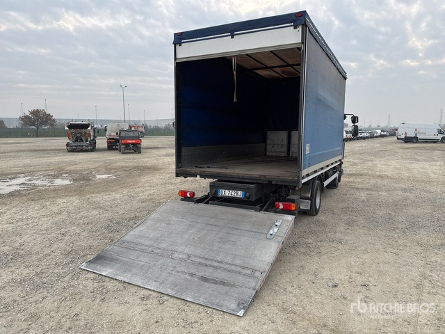 2010 Renault Midlum 215.75 4x2 Curtain Side Truck - 侧帘卡车:图4 2010 Renault Midlum 215.75 4x2 Curtain Side Truck - 侧帘卡车:图4
