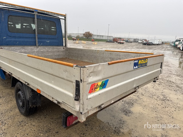 2015 Iveco Daily 33-110 Crew Cab Flatbed Truck - 栏板式/ 平板卡车:图4 2015 Iveco Daily 33-110 Crew Cab Flatbed Truck - 栏板式/ 平板卡车:图4