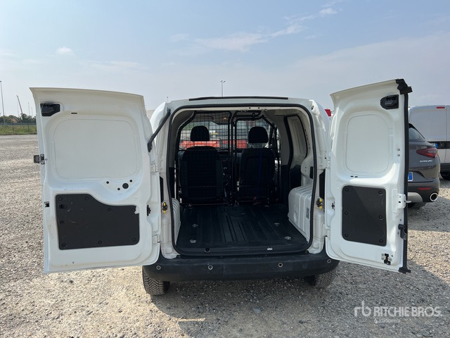 2016 Fiat Fiorino 1.3 MJT SX 16v Van Truck - 紧凑型面包车:图5 2016 Fiat Fiorino 1.3 MJT SX 16v Van Truck - 紧凑型面包车:图5