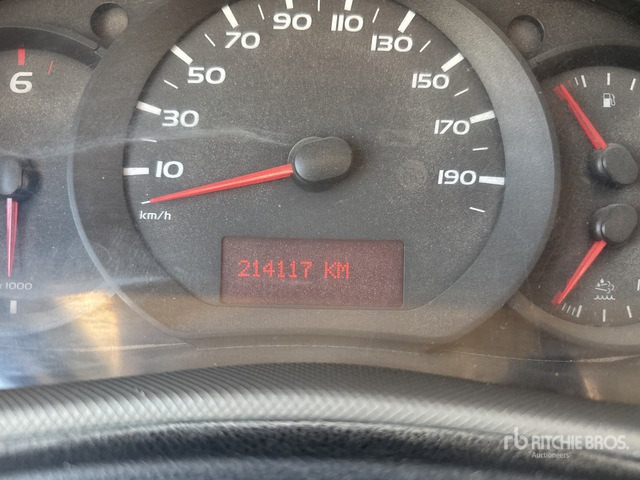 2017 Nissan NV400 Crew Cab Flatbed Truck - 栏板式/ 平板卡车:图2 2017 Nissan NV400 Crew Cab Flatbed Truck - 栏板式/ 平板卡车:图2