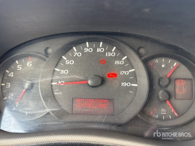 2017 Nissan NV400 Crew Cab Flatbed Truck - 栏板式/ 平板卡车:图3 2017 Nissan NV400 Crew Cab Flatbed Truck - 栏板式/ 平板卡车:图3