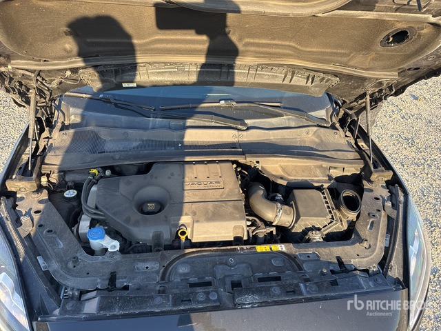 2018 Jaguar E Pace 2.0D I4 R-DYNAMIC SE 4WD 240CV SUV - 越野车:图5 2018 Jaguar E Pace 2.0D I4 R-DYNAMIC SE 4WD 240CV SUV - 越野车:图5