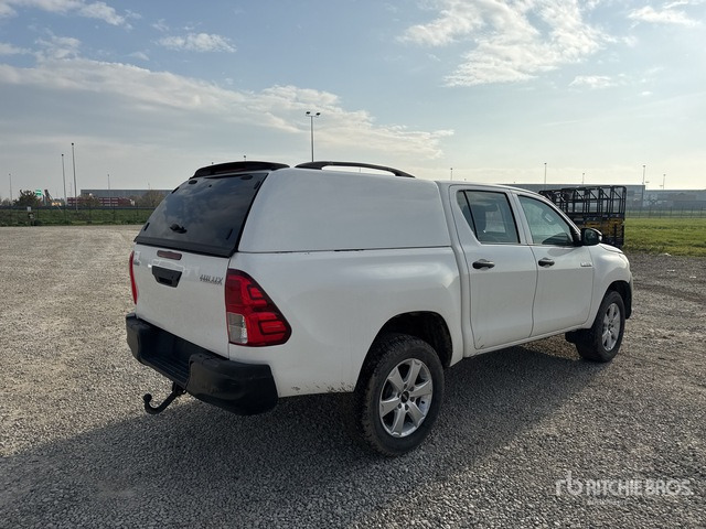 2020 Toyota Hilux Crew Cab Pickup - 皮卡车:图3 2020 Toyota Hilux Crew Cab Pickup - 皮卡车:图3