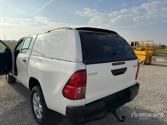 2020 Toyota Hilux Crew Cab Pickup - 皮卡车:图5 2020 Toyota Hilux Crew Cab Pickup - 皮卡车:图5