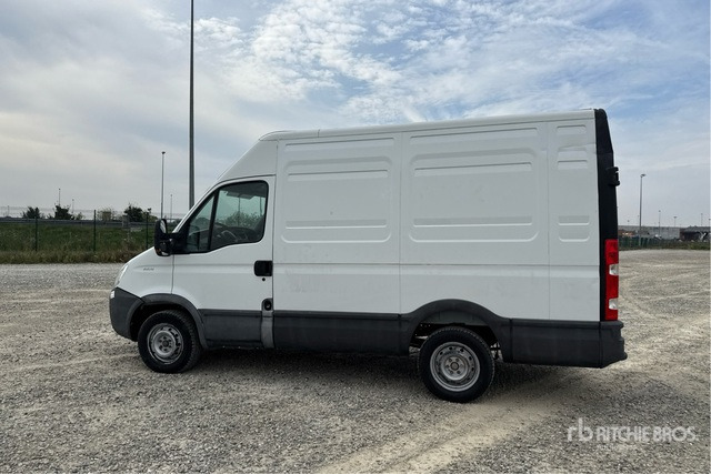 Iveco Daily 29L12 Autocarro furgonato - 无侧窗厢式货车:图2 Iveco Daily 29L12 Autocarro furgonato - 无侧窗厢式货车:图2
