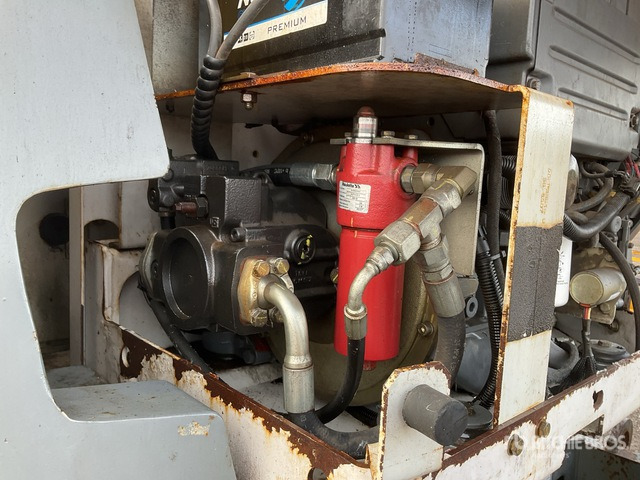 2008 Haulotte HA16PXNT 4WD Diesel Articulating Boom Lift - 铰接臂:图5 2008 Haulotte HA16PXNT 4WD Diesel Articulating Boom Lift - 铰接臂:图5