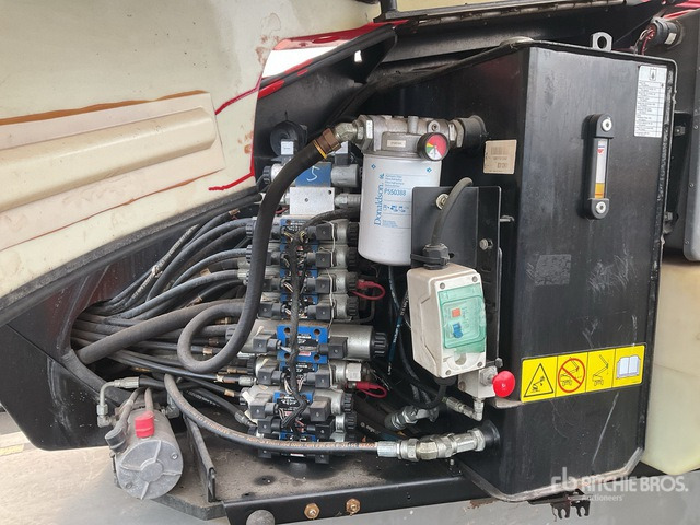 2012 JLG 600AJ 4WD Diesel Articulating Boom Lift - 铰接臂:图5 2012 JLG 600AJ 4WD Diesel Articulating Boom Lift - 铰接臂:图5