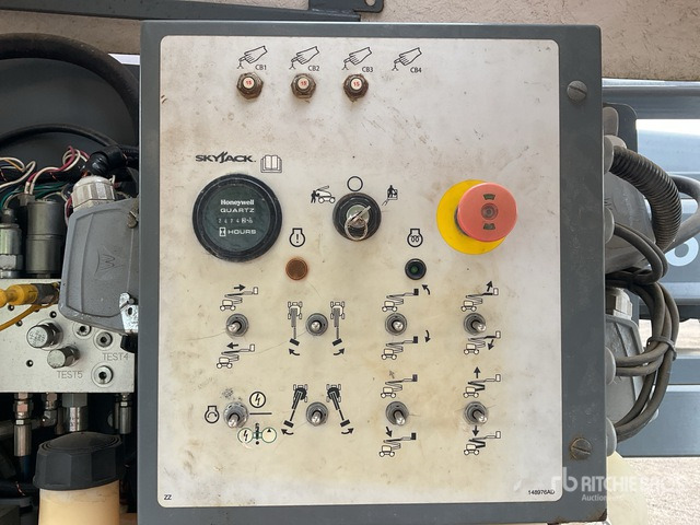 铰接臂 2014 Skyjack SJ51AJ 4WD Diesel Articulating Boom Lift：图6