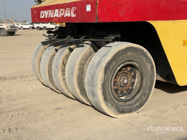 2002 Dynapac CP 271 9 Wheel Pneumatic Roller - 气动碾压机:图5 2002 Dynapac CP 271 9 Wheel Pneumatic Roller - 气动碾压机:图5