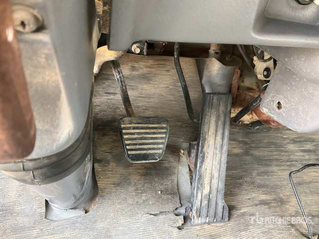 2010 Mitsubishi Canter 4x2 Crew Cab Flatbed Truck - 栏板式/ 平板卡车:图5 2010 Mitsubishi Canter 4x2 Crew Cab Flatbed Truck - 栏板式/ 平板卡车:图5