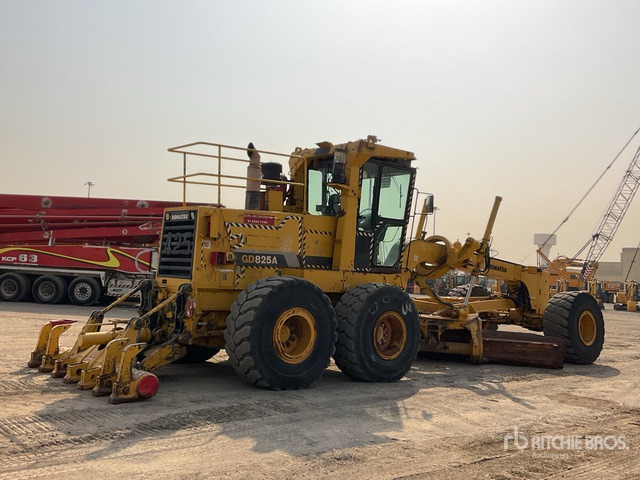 2011 Komatsu GD825A-2 - 平路机:图4 2011 Komatsu GD825A-2 - 平路机:图4
