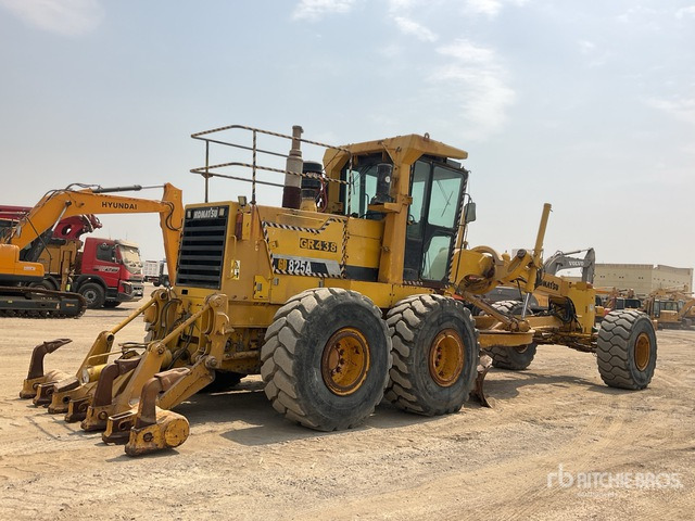 2011 Komatsu GD825A-2 - 平路机:图3 2011 Komatsu GD825A-2 - 平路机:图3