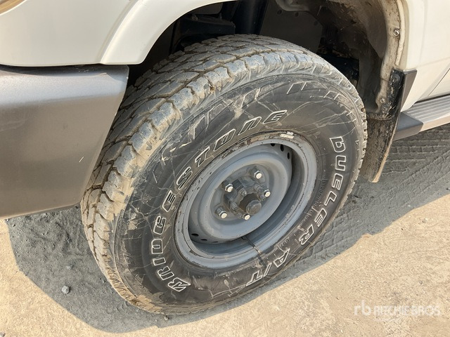 2011 Toyota Land Cruiser LX 76R 4x4 SUV - 越野车:图5 2011 Toyota Land Cruiser LX 76R 4x4 SUV - 越野车:图5