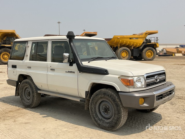 2011 Toyota Land Cruiser LX 76R 4x4 SUV - 越野车:图2 2011 Toyota Land Cruiser LX 76R 4x4 SUV - 越野车:图2