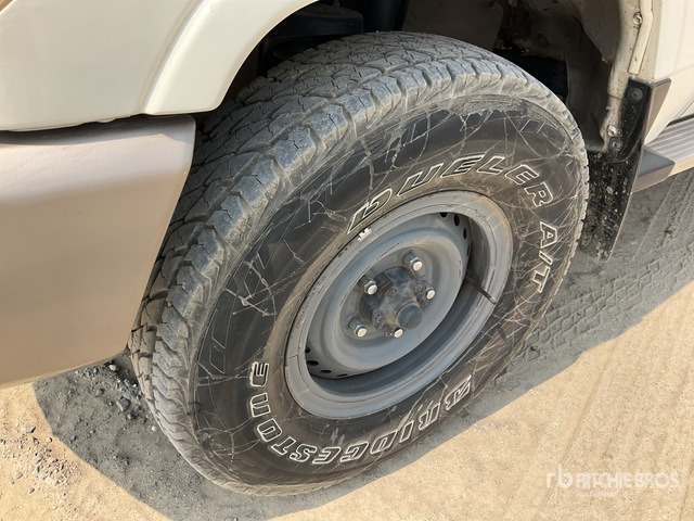 2011 Toyota Land Cruiser LX 76R 4x4 SUV - 越野车:图5 2011 Toyota Land Cruiser LX 76R 4x4 SUV - 越野车:图5