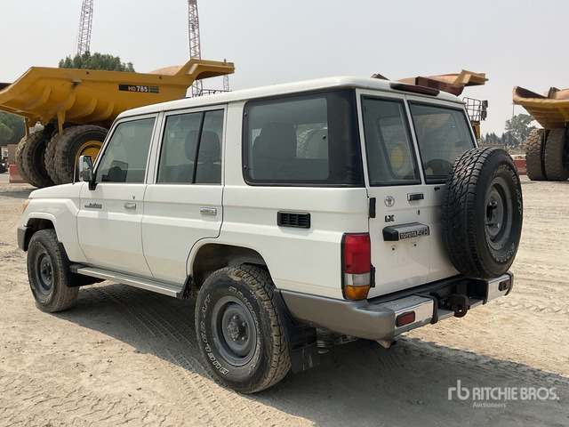 2011 Toyota Land Cruiser LX 76R 4x4 SUV - 越野车:图3 2011 Toyota Land Cruiser LX 76R 4x4 SUV - 越野车:图3