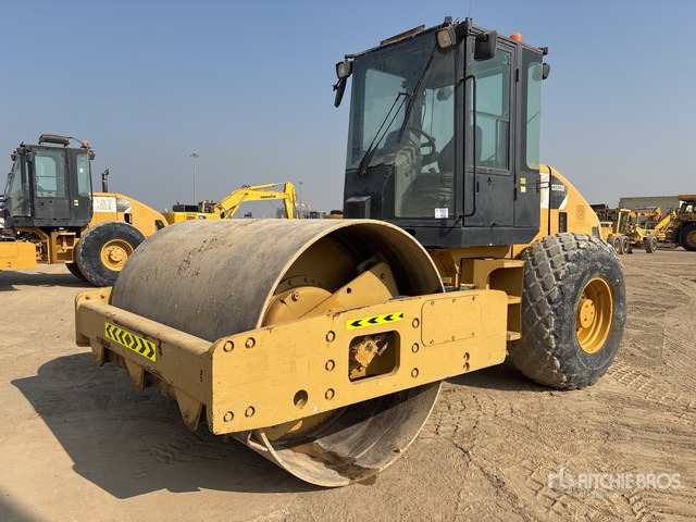 2012 Cat CS-533E Smooth Drum Compactor - 压实机:图1 2012 Cat CS-533E Smooth Drum Compactor - 压实机:图1