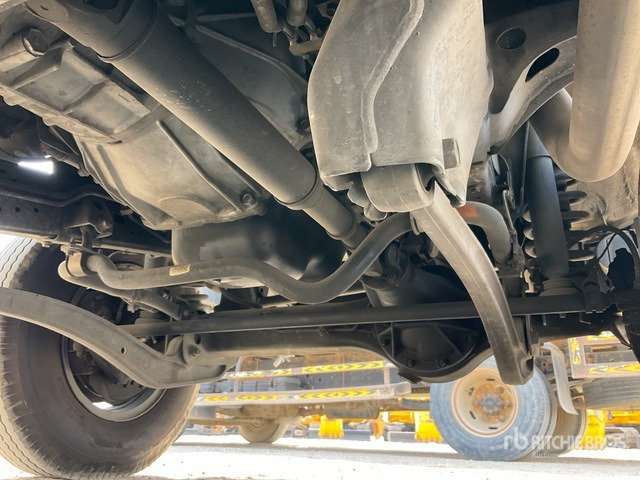 越野车 2013 Toyota Land Cruiser 78L 4x4 SUV：图6