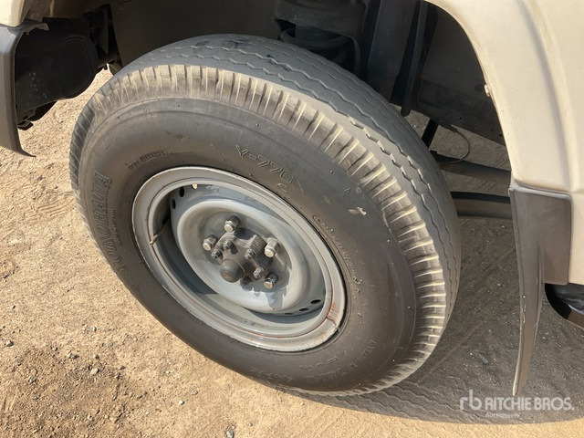 2013 Toyota Land Cruiser 78L 4x4 SUV - 越野车:图5 2013 Toyota Land Cruiser 78L 4x4 SUV - 越野车:图5