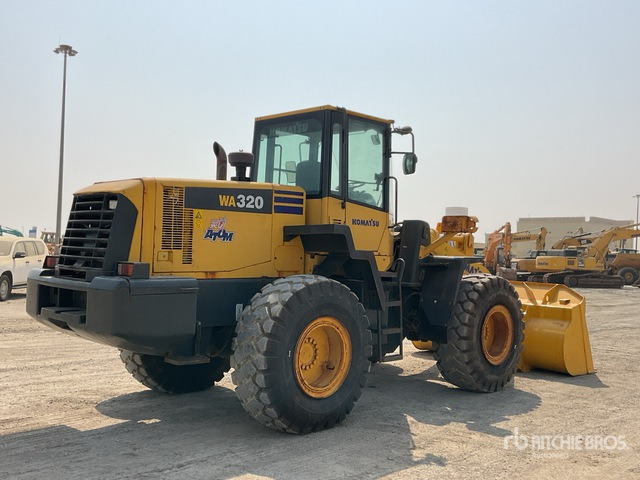 2014 Komatsu WA320-5 - 轮式装载机:图4 2014 Komatsu WA320-5 - 轮式装载机:图4