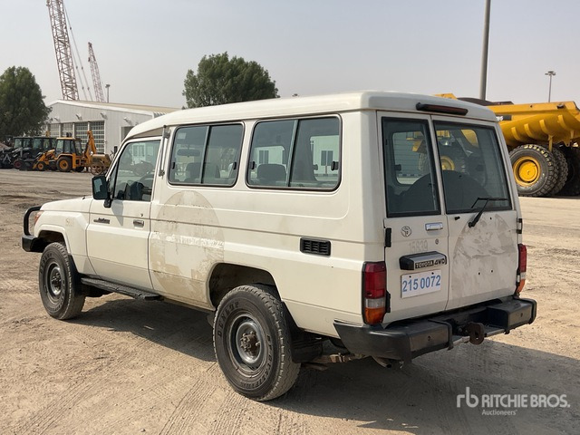 2014 Toyota Land Cruiser 78L 4x4 SUV - 越野车:图4 2014 Toyota Land Cruiser 78L 4x4 SUV - 越野车:图4