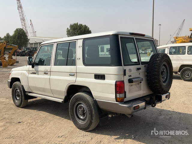 2014 Toyota Land Cruiser LX 76L 4x4 SUV - 越野车:图4 2014 Toyota Land Cruiser LX 76L 4x4 SUV - 越野车:图4