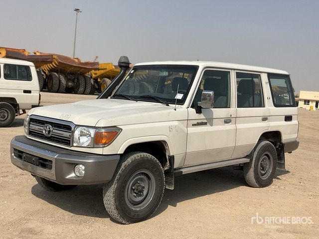 2014 Toyota Land Cruiser LX 76L 4x4 SUV - 越野车:图1 2014 Toyota Land Cruiser LX 76L 4x4 SUV - 越野车:图1