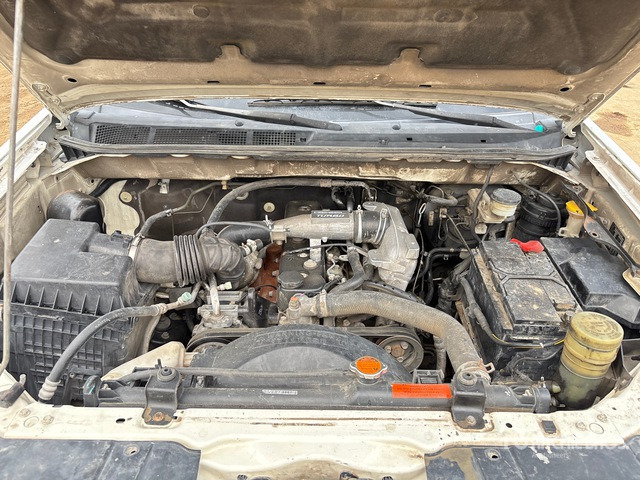 2015 Isuzu D-Max 4x2 Crew Cab Pickup - 皮卡车:图5 2015 Isuzu D-Max 4x2 Crew Cab Pickup - 皮卡车:图5