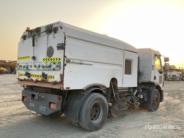 2016 Renault D18 Elgin on Sweeper Truck - 道路清扫机:图4 2016 Renault D18 Elgin on Sweeper Truck - 道路清扫机:图4
