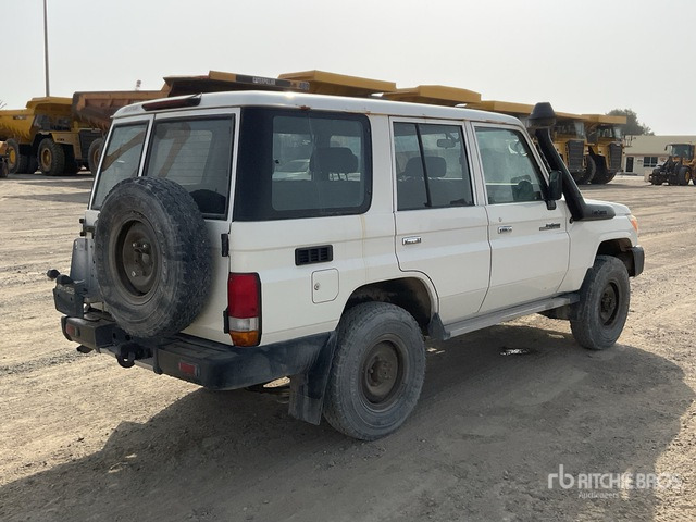 2018 Toyota Land Cruiser 76L 4x4 SUV - 越野车:图4 2018 Toyota Land Cruiser 76L 4x4 SUV - 越野车:图4