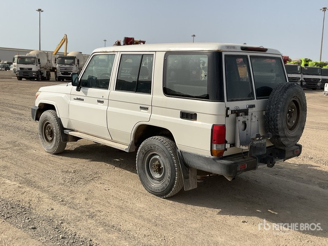 2018 Toyota Land Cruiser 76L 4x4 SUV - 越野车:图3 2018 Toyota Land Cruiser 76L 4x4 SUV - 越野车:图3