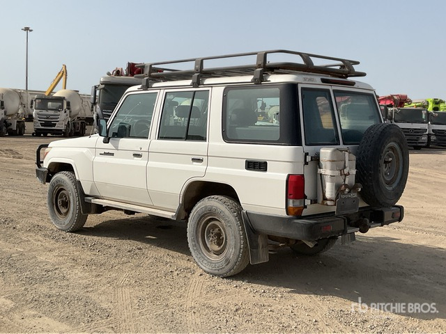 2018 Toyota Land Cruiser 76L 4x4 SUV - 越野车:图3 2018 Toyota Land Cruiser 76L 4x4 SUV - 越野车:图3