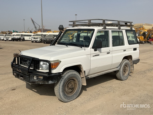 2018 Toyota Land Cruiser 76L 4x4 SUV - 越野车:图2 2018 Toyota Land Cruiser 76L 4x4 SUV - 越野车:图2