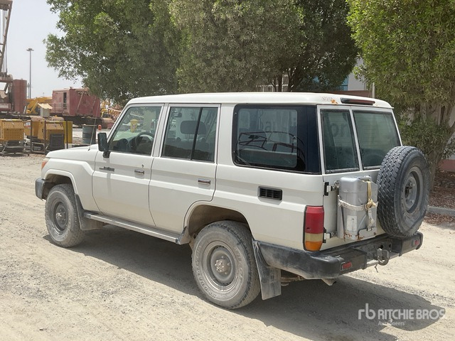 2018 Toyota Land Cruiser 76L 4x4 SUV - 越野车:图3 2018 Toyota Land Cruiser 76L 4x4 SUV - 越野车:图3