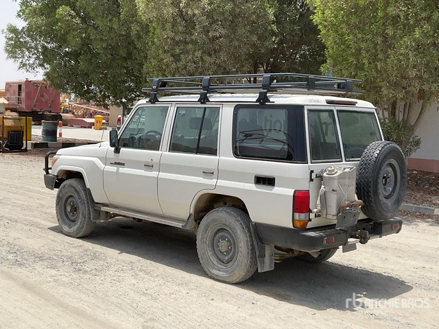 2018 Toyota Land Cruiser 76L 4x4 SUV - 越野车:图4 2018 Toyota Land Cruiser 76L 4x4 SUV - 越野车:图4