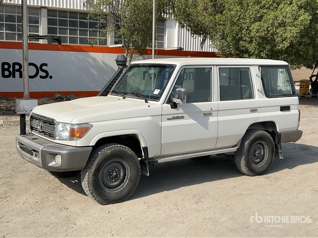 2018 Toyota Land Cruiser LX 76L 4x4 SUV - 越野车:图2 2018 Toyota Land Cruiser LX 76L 4x4 SUV - 越野车:图2