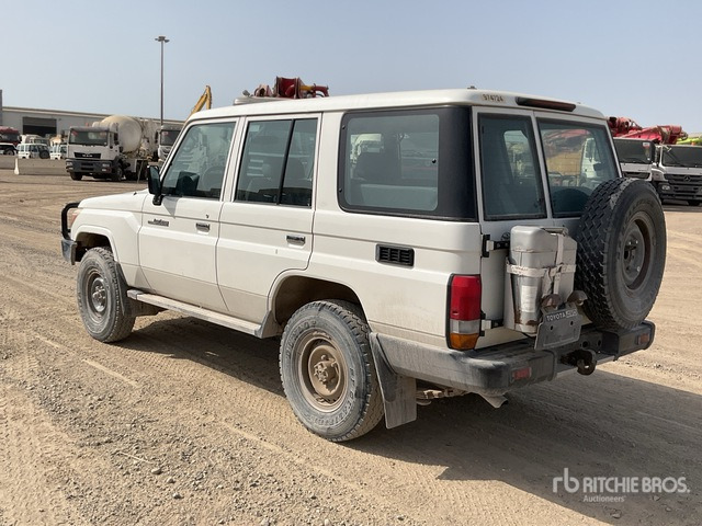 2019 Toyota Land Cruiser 76L 4x4 SUV - 越野车:图3 2019 Toyota Land Cruiser 76L 4x4 SUV - 越野车:图3