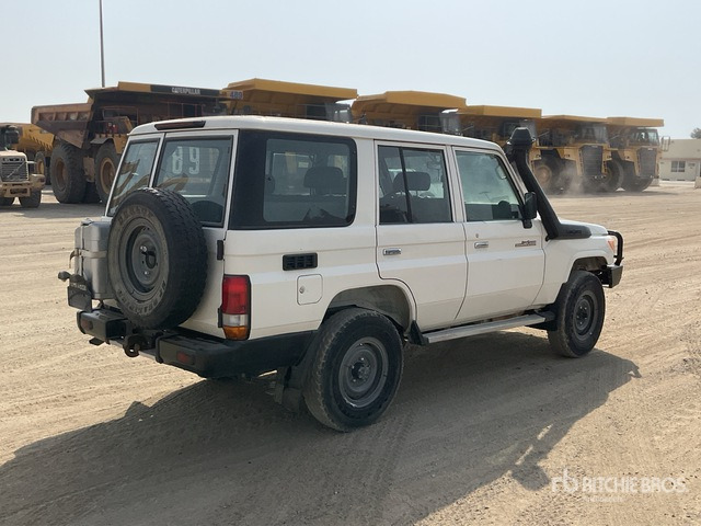 2021 Toyota Land Cruiser 76L 4x4 SUV - 越野车:图4 2021 Toyota Land Cruiser 76L 4x4 SUV - 越野车:图4