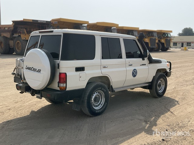 2021 Toyota Land Cruiser 76L 4x4 SUV - 越野车:图3 2021 Toyota Land Cruiser 76L 4x4 SUV - 越野车:图3