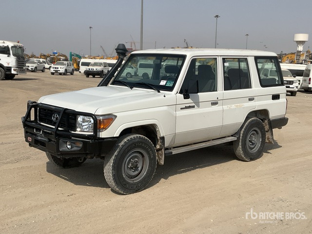 2021 Toyota Land Cruiser 76L 4x4 SUV - 越野车:图2 2021 Toyota Land Cruiser 76L 4x4 SUV - 越野车:图2