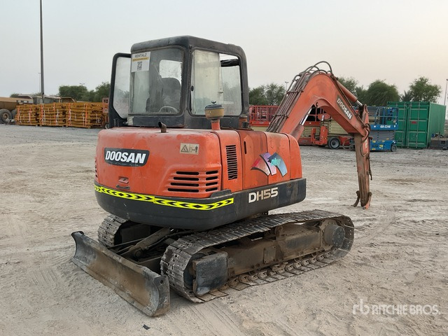 Doosan DH55 - 小型挖掘机:图3 Doosan DH55 - 小型挖掘机:图3