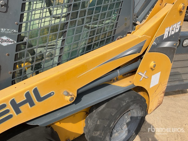滑移装载机 Gehl R135：图6