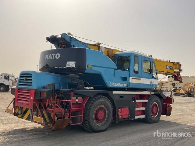 Kato KR25H - 越野起重机:图3 Kato KR25H - 越野起重机:图3
