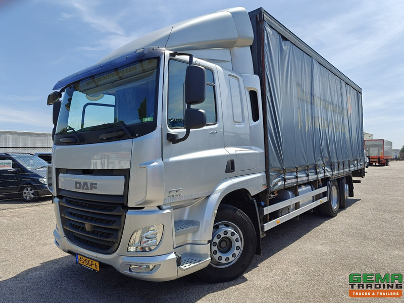 DAF CF 400 FAN 6x2/4 SpaceCab Euro6A - Schuifzeilenbak 7.7m + Laadklep 2000kg - HH Vloer - AanhangerKoppeling - 侧帘卡车:图1 DAF CF 400 FAN 6x2/4 SpaceCab Euro6A - Schuifzeilenbak 7.7m + Laadklep 2000kg - HH Vloer - AanhangerKoppeling - 侧帘卡车:图1