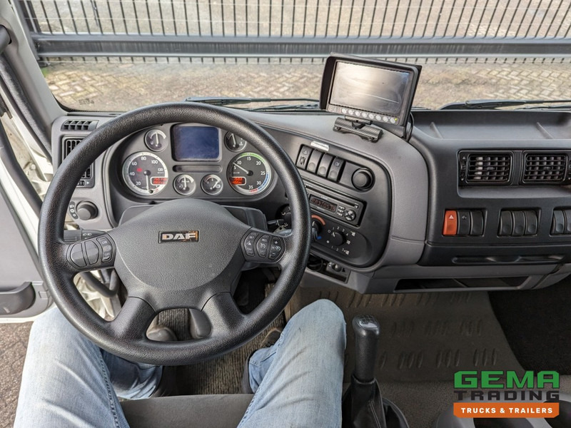 Interior photo 1: 卡车 DAF FA LF55.180 4x2 Daycab 15T Euro4 Mobile Office / Camper / Workshop - Manual - Airco - Dhollandia Laadklep 1500KG - 150.000KM (V690)