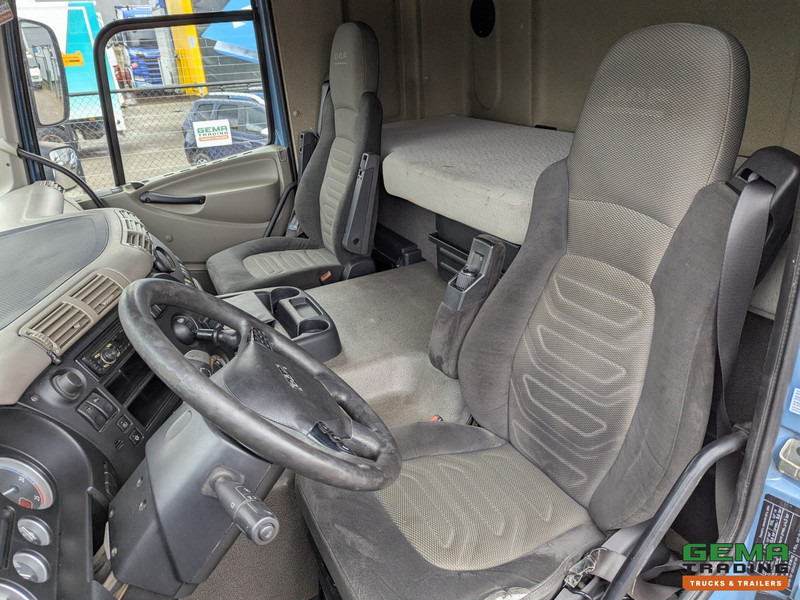 Interior photo 2: 栏板式/ 平板卡车 DAF FAN CF85.460 6x2/4 SpaceCab Euro5 - Open Laadbak 6.9M - Lift/Stuur-As - Rockinger
