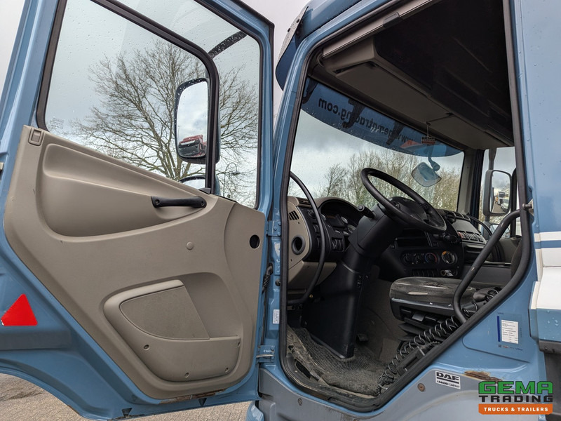 Interior photo 1: 栏板式/ 平板卡车 DAF FAN CF85.460 6x2/4 SpaceCab Euro5 - Open Laadbak 6.9M - Lift/Stuur-As - Rockinger