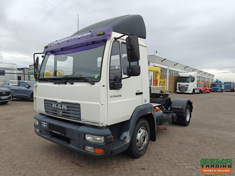 MAN LE 10.220 4x2 Dagcabine Euro3 - Handgeschakeld - Analoge Tachograaf - 195.000km - 牵引车:图1 MAN LE 10.220 4x2 Dagcabine Euro3 - Handgeschakeld - Analoge Tachograaf - 195.000km - 牵引车:图1