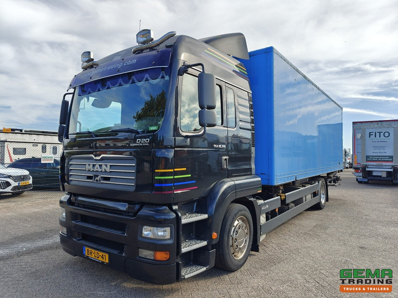 MAN TGA 18.310 4x2 LX Euro3 - Handgeschakeld ZF16 - BDF/VerhuisBak + Laadklep 2000KG - 207.000km - 12/2025 APK - 集装箱运输车/ 可拆卸车身的卡车:图1 MAN TGA 18.310 4x2 LX Euro3 - Handgeschakeld ZF16 - BDF/VerhuisBak + Laadklep 2000KG - 207.000km - 12/2025 APK - 集装箱运输车/ 可拆卸车身的卡车:图1