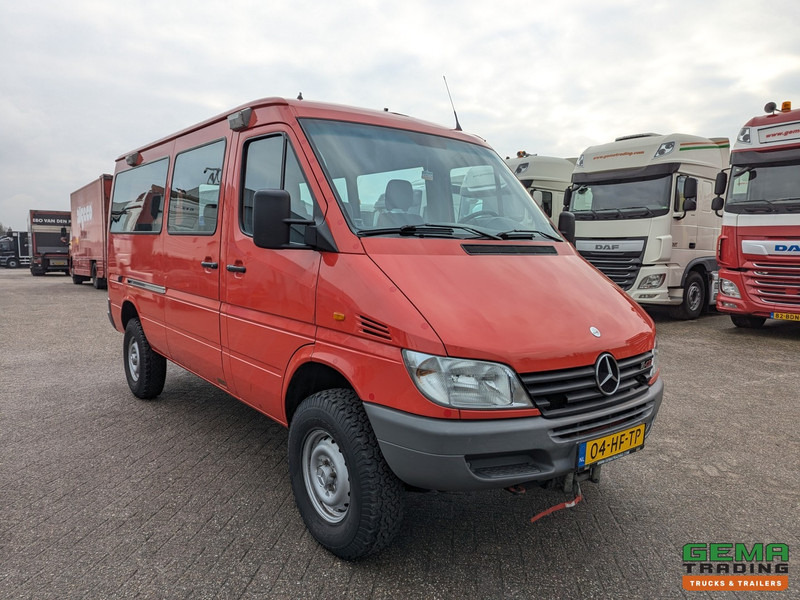 Mercedes-Benz 316 CDI 4x4 Euro3 - 59.000km - 9 Persoons - Lier - 3 Sperren! Hoge en Lage Gearing - 小型巴士, 小型客车:图2 Mercedes-Benz 316 CDI 4x4 Euro3 - 59.000km - 9 Persoons - Lier - 3 Sperren! Hoge en Lage Gearing - 小型巴士, 小型客车:图2